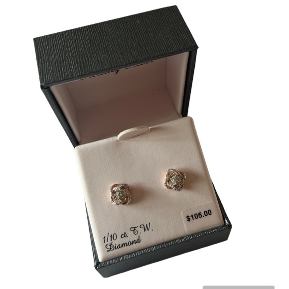 NIB 1/10 Carat T.W Diamond Fashion Post Earrings - Picture 5 of 6